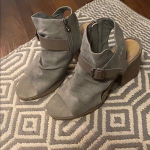 Grey Wedges